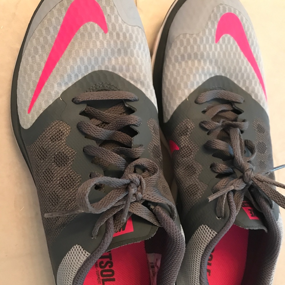 Nike tennis shoes